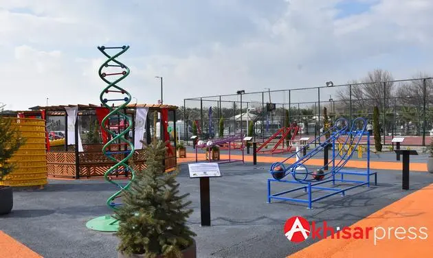 Akhisar Bilim ve Enerji Parkı Gölette Açıldı